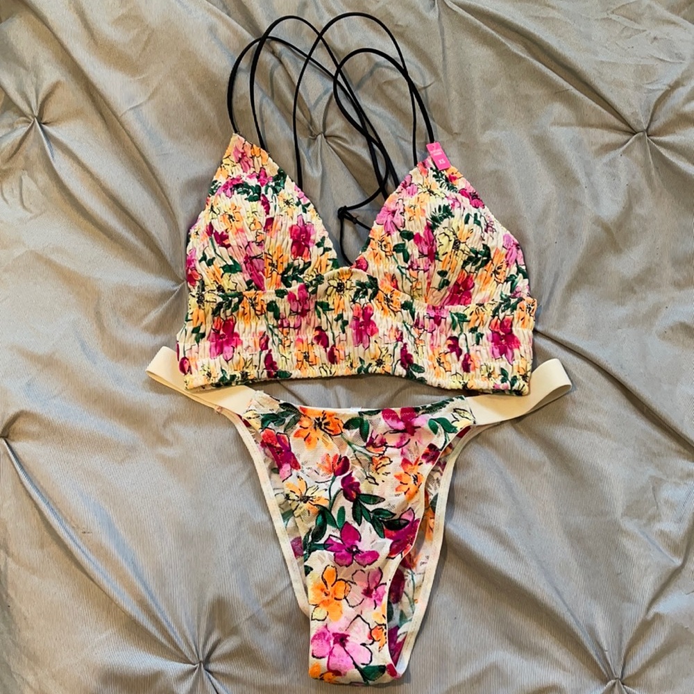Brand new PINK Victoria’s Secret tropical bra set